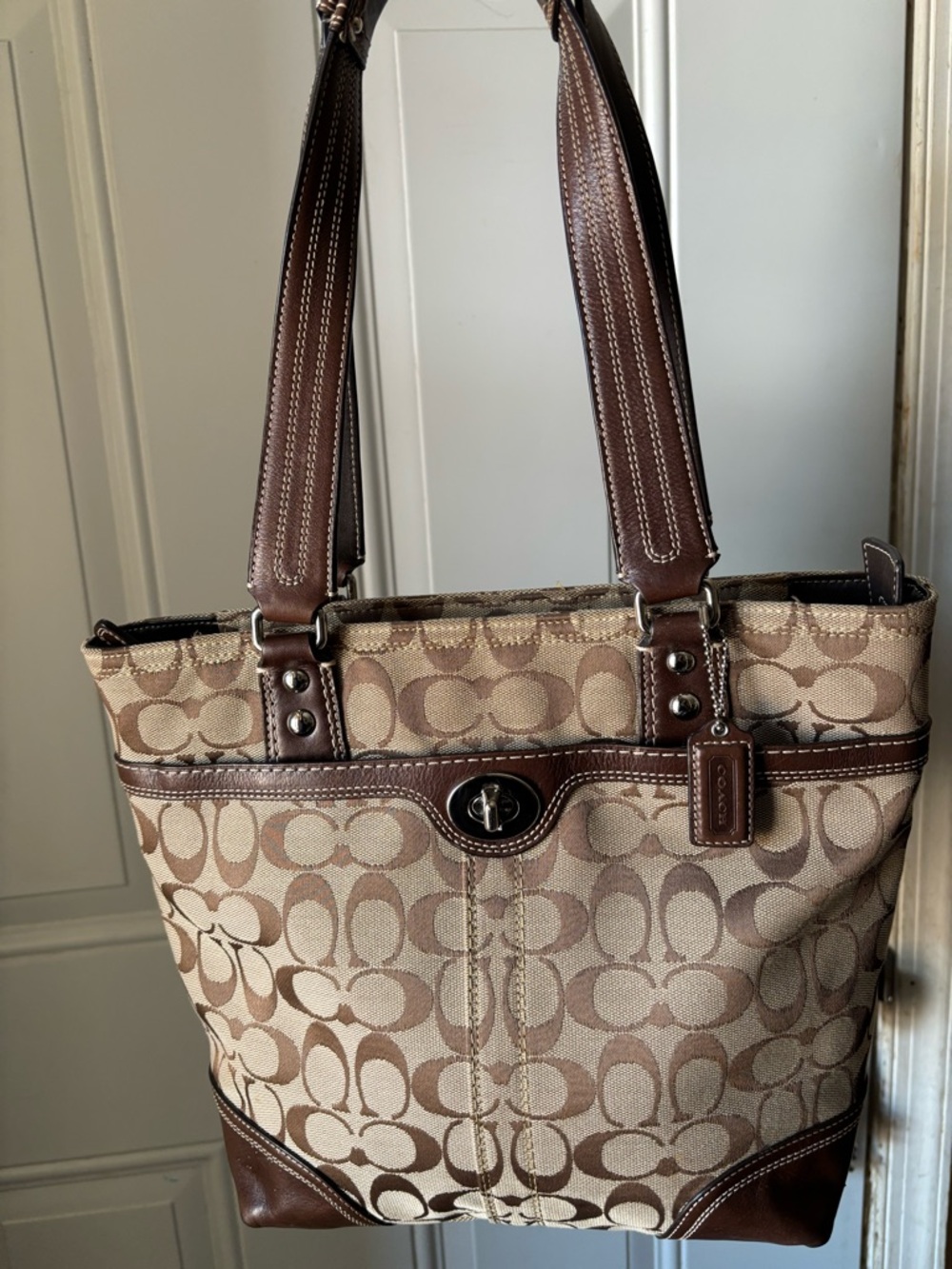 Authentic Coach Signature Tote 🤎